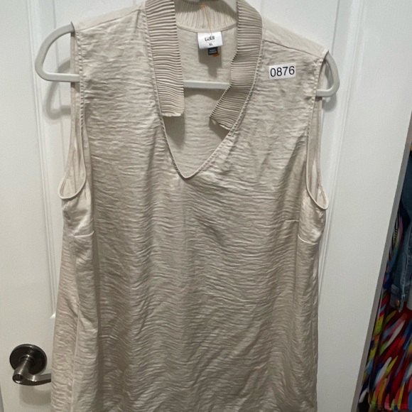 CAbi Tops - Cabi XLarge Sleeveless Top V Neck Pullover